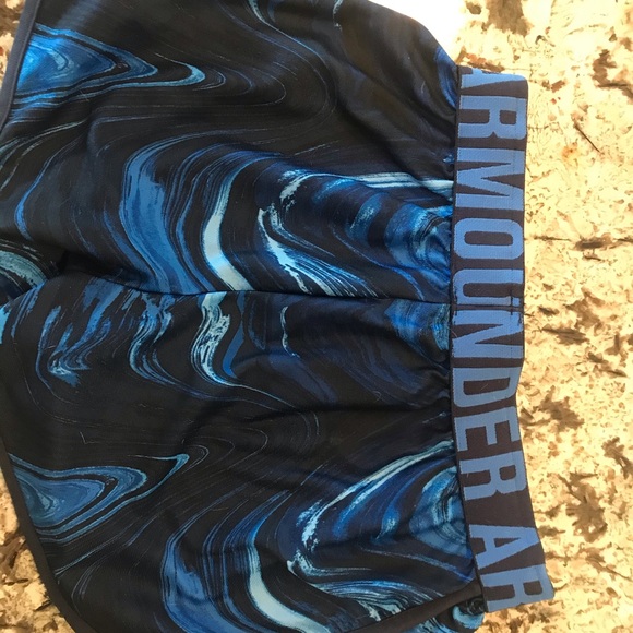 Under armour loose shorts - Picture 3 of 3
